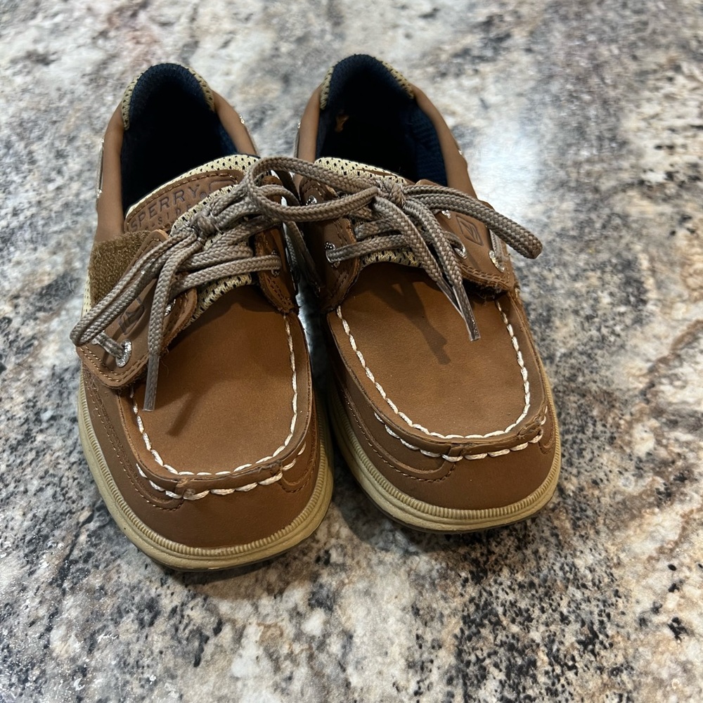 Kids sperrys size 9